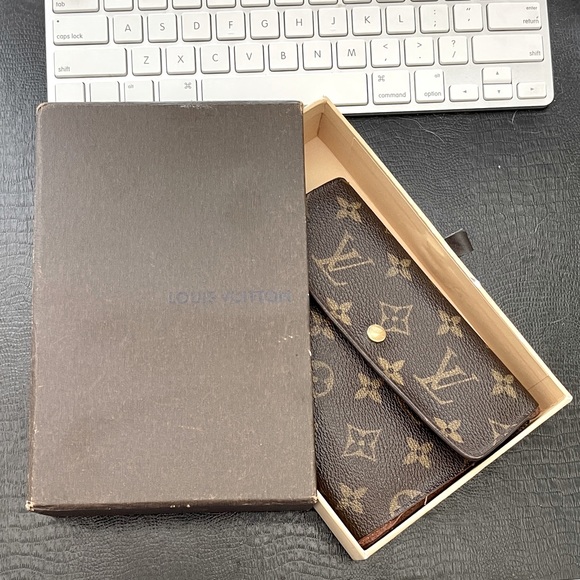 Authentic LOUIS VUITTON Vintage Unisex Signature Wallet - Picture 12 of 12